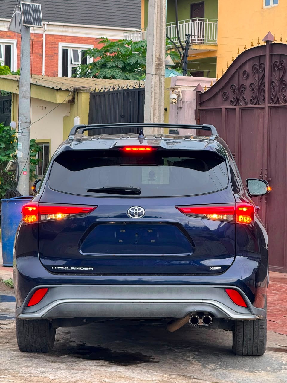 Automobile photograph